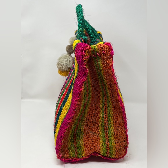 Tote bag - Hand made in Mexico with one pompon, size: 5” x 12” x 13” - Picture 4 of 4